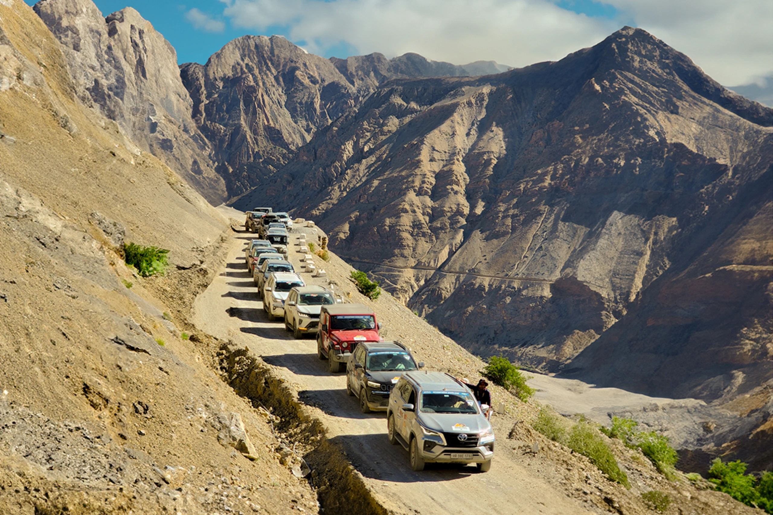 Lahaul Spiti Road Trip Car Convoy